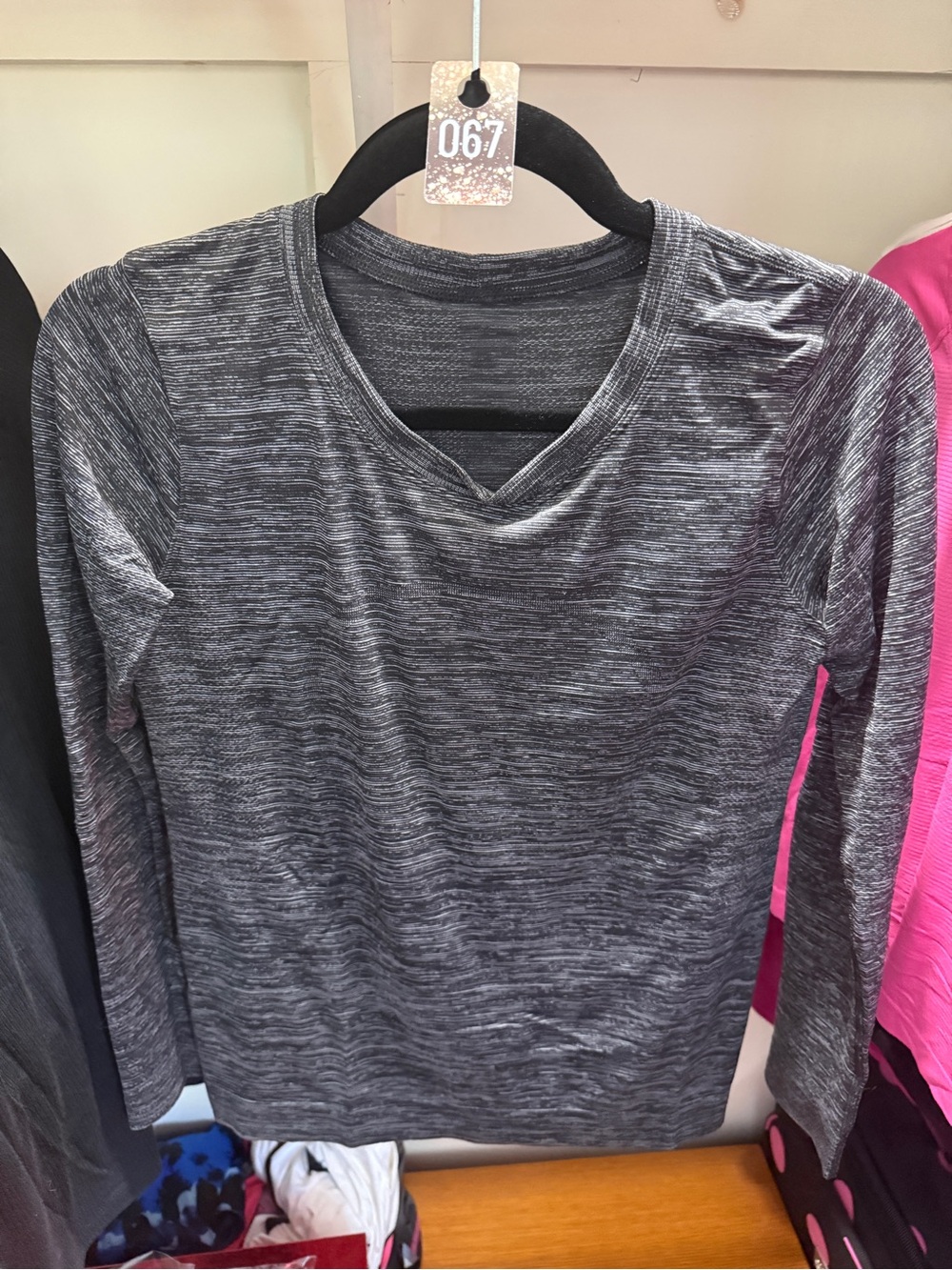 067 lululemon athletica swiftly waist length Heathered Charcoal Long-Sleeve